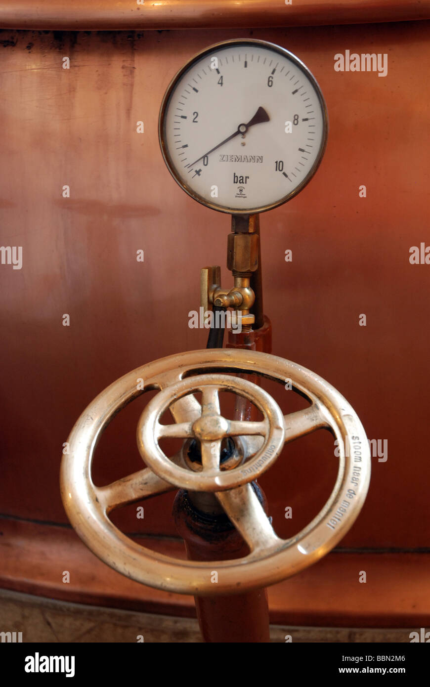 Temperature guage hi-res stock photography and images - Alamy