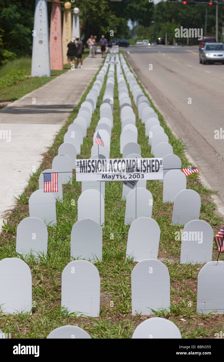 U.S. Memorial Day observance showing headstones representing fallen U.S. soldiers in war on terrorism in Iraq and Afghanistan. Stock Photo