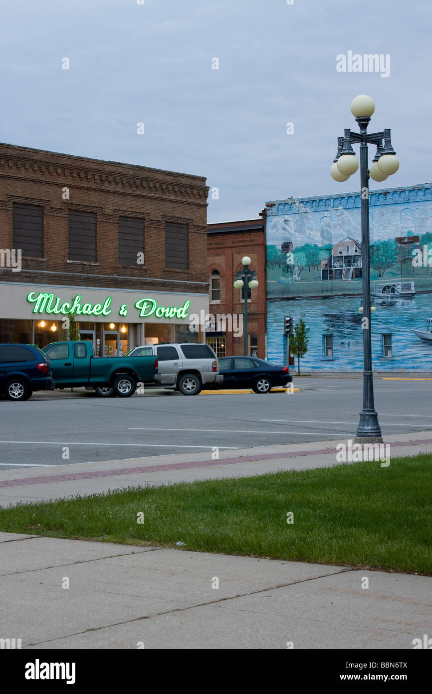Downtown scene and wall mural, Vinton, Iowa, USA Stock Photo Alamy