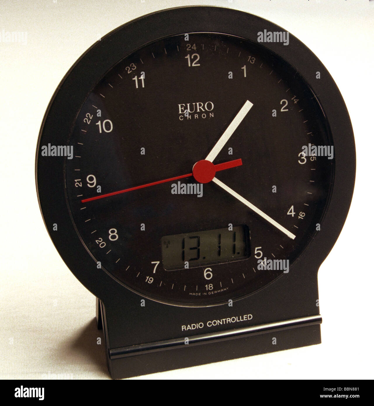 clocks, radio controlled desk clock EUROCHRON RCC 4000, made by VEB  Uhrenwerke Ruhla, Kombinat Mikroelektronik, GDR, 1990, historic,  historical, 20th century, East Germany, DDR, 1990s, 90s, design by Bernd  Stegmann Stock Photo - Alamy