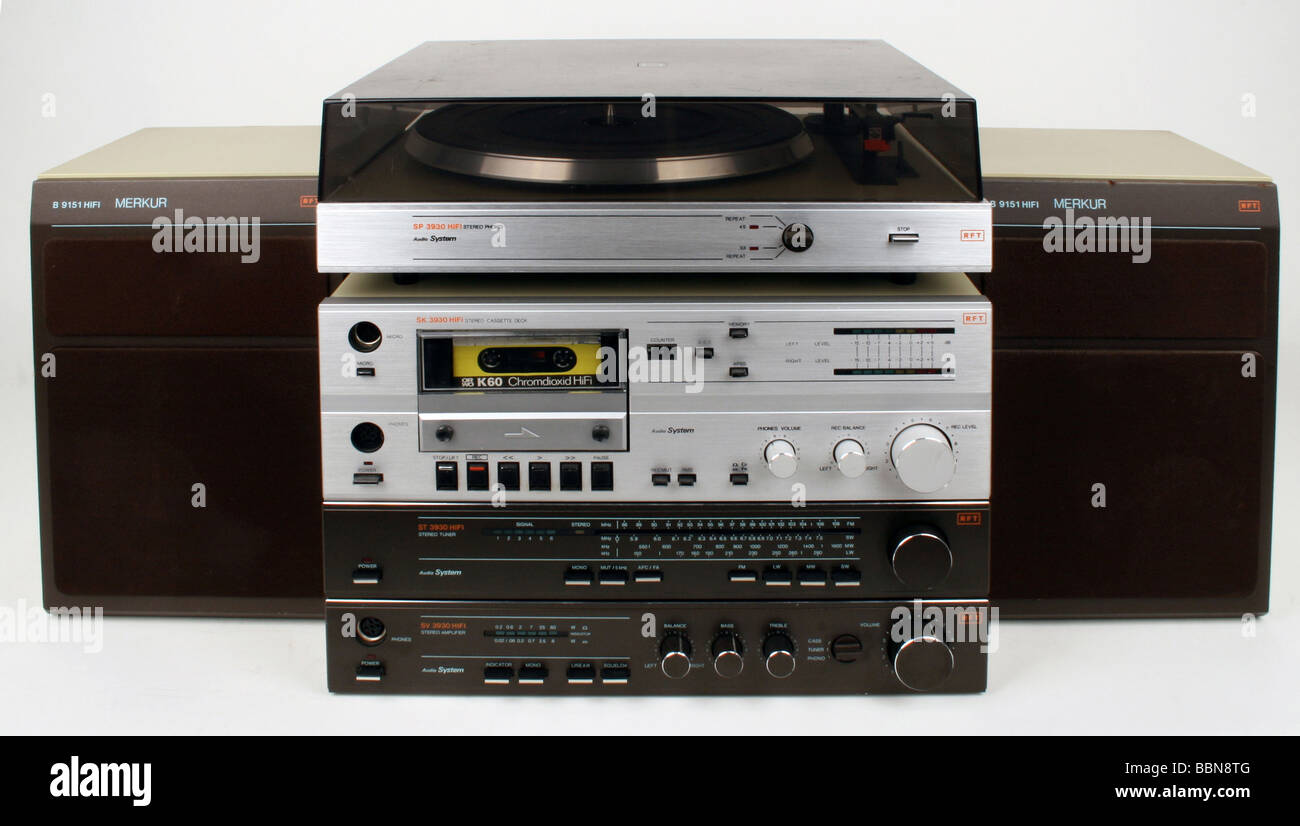 technics, hi-fi, HiFi-Stereo set (tuner and electronic amplifier) S3930 with cassette unit SK 3930 and recordplayer SP 3930 (aluminium front) and loudspeaker Merkur, made by VEB Stern-Radio Sonneberg, GDR, 1986, Stock Photo