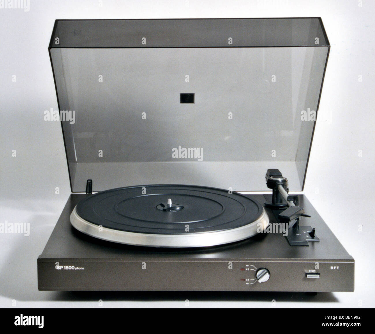 technics, full automatic stereo record player SP 1800, made by VEB Phonotechnik Zittau-Pirna, GDR, 1985, historic, historical, 20th century, East-Germany, East Germany, DDR, sound, audio technic, home electronics, factory design, 1980s, 80s, Zittau, Pirna, Stock Photo
