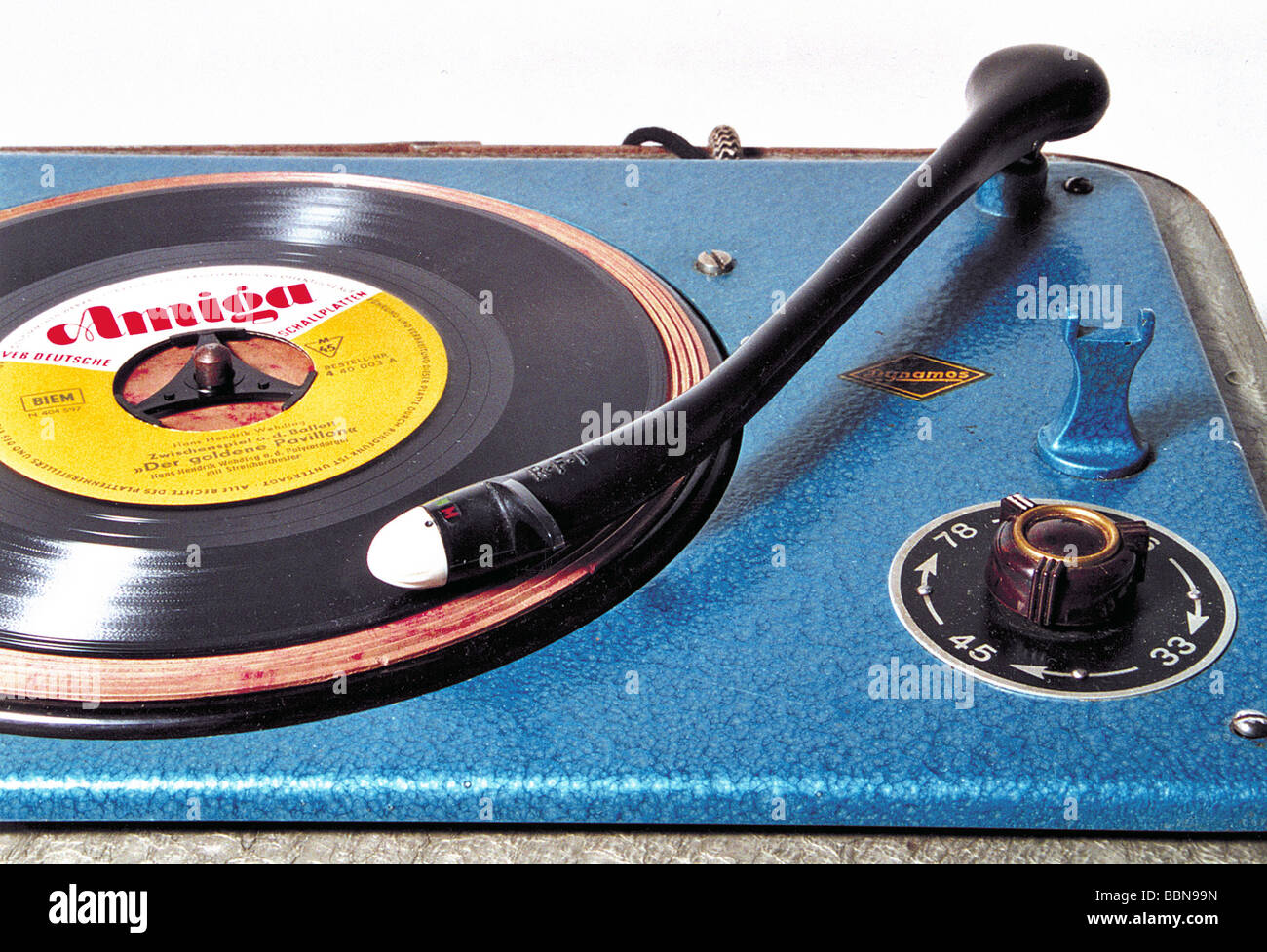 technics, record player, portable record player Dynamos, detail with record, made by Dynamos Apparatebau Hummel & Septius Dresden, GDR, circa 1953, Stock Photo