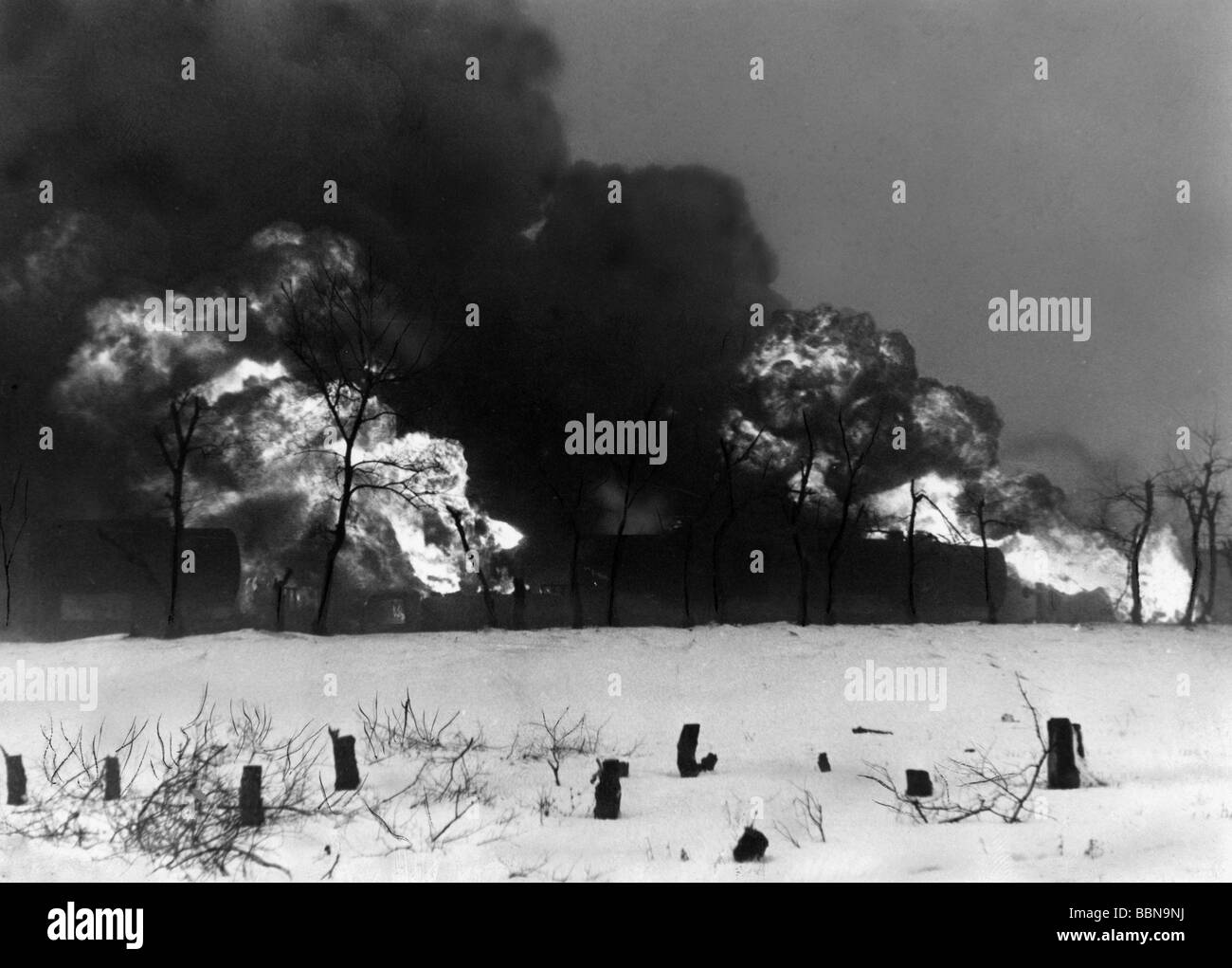 events, Second World War / WWII, Russia 1942 / 1943, burning Soviet village after fierce fightings, near Stalino, Donets Basin, February 1943, 20th century, Eastern Front, historic, historical, destruction, fire, Soviet Union, USSR, winter, 1940s, Stock Photo