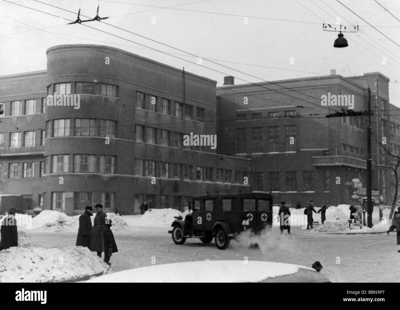 events, Second World War / WWII, Russia 1942 / 1943, German occupation, vehicle of the Wehrmacht medical service in Stalino, Donets Basin, winter 1942 / 1943, Soviet Union, USSR, 20th century, historic, historical, snow, Third Reich, lorries, lorry, medicine, people, 1940s, Stock Photo