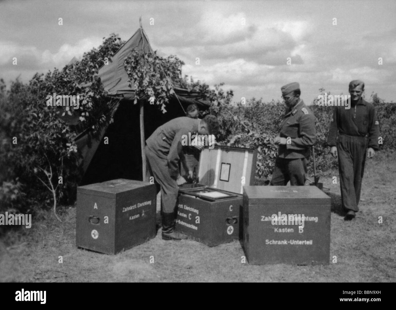 events, Second World War / WWII, Russia 1941, German field hospital near Smolensk, 19.8.1941, dentist station is being assembled, Stock Photo