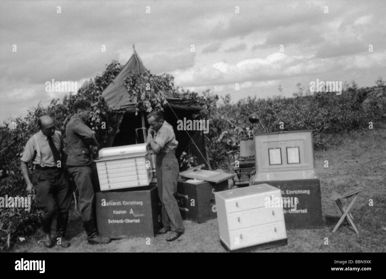 events, Second World War / WWII, Russia 1941, German field hospital near Smolensk, 19.8.1941, dentist station is being assembled, Stock Photo