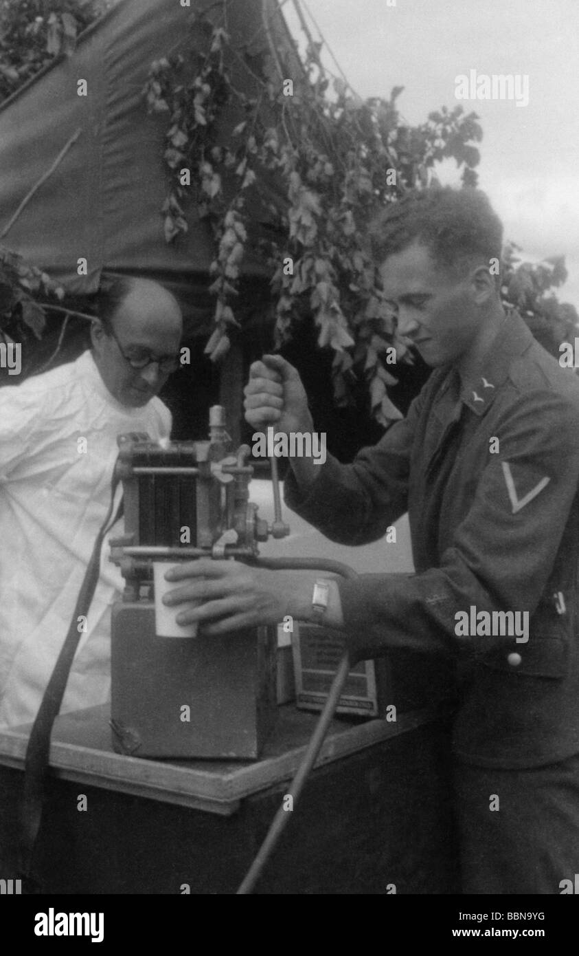 events, Second World War / WWII, Russia 1941, German field hospital near Smolensk, 19.8.1941, dentist station is being assembled, Stock Photo