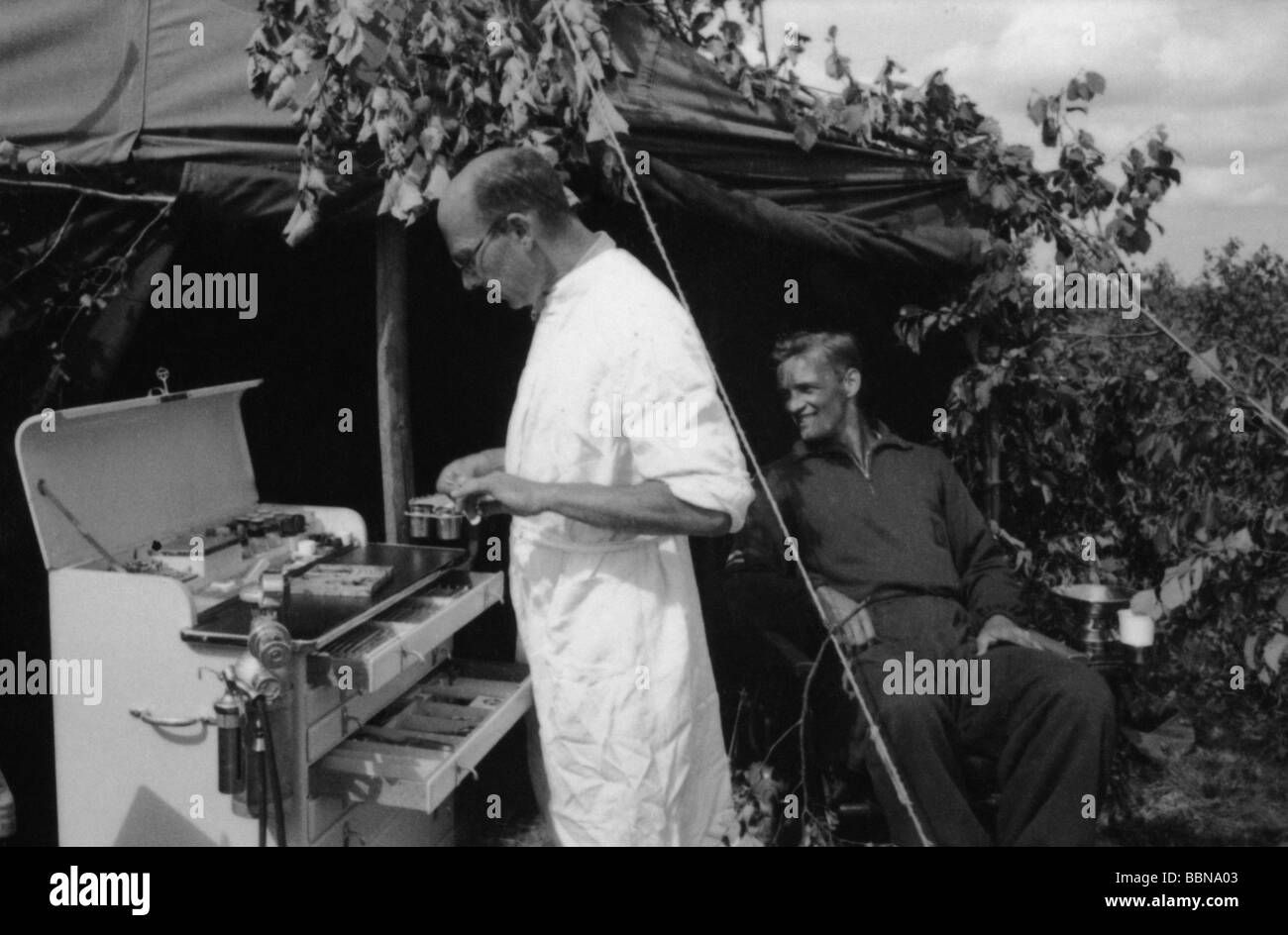 events, Second World War / WWII, Russia 1941, German field hospital near Smolensk, 19.8.1941, dentist station in front of a tent, Stock Photo
