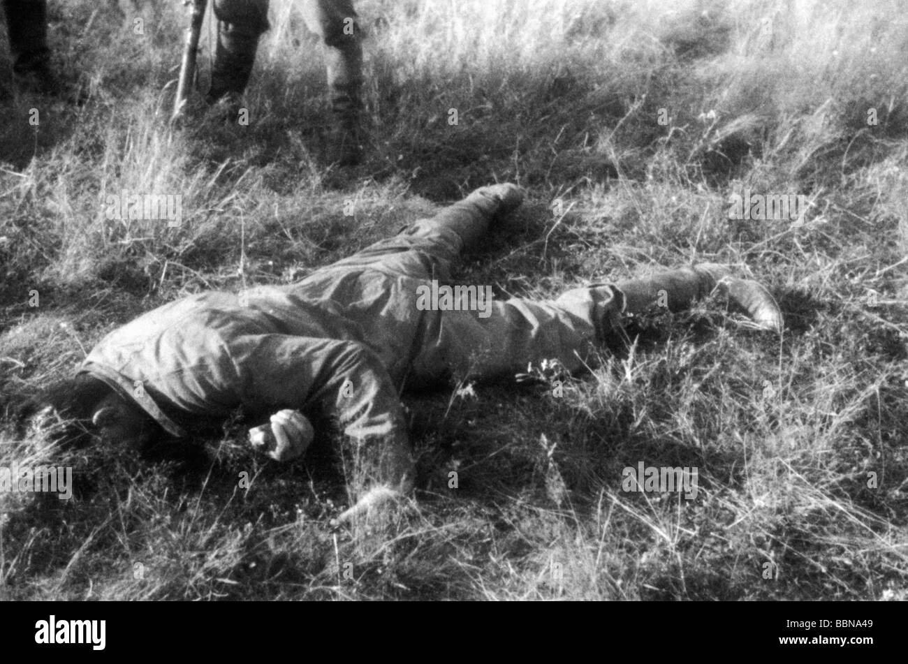 events, Second World War / WWII, Russia, fallen soldiers / dead bodies, fallen Soviet airman, Dukhovshchina near Smolensk, Russia, 26.7.1941, Stock Photo
