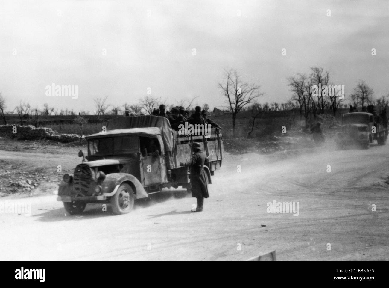 events, Second World War / WWII, Russia 1944 / 1945, Crimea, German soldier regulating the traffic on a crossroad near Sevastopol, April 1944, vehicle, vehicles, 20th century, historic, historical, Eastern Front, USSR, Soviet Union, road, lorry, Wehrmacht, Third Reich, military, 1940s, people, Stock Photo