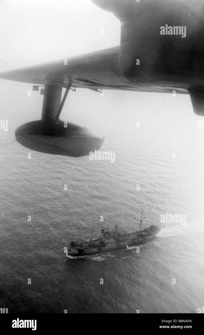 events, Second World War / WWII, Russia 1944 / 1945, Crimea, evacuation of Sevastopol, German or Rumanian freighter in the Black Sea, aerial photo, early May 1944, taken from a flying boat Blohm & Voss BV 138, Eastern Front, USSR, Wehrmacht, retreat, transport, naval, sea, navy, Kriegsmarine, Soviet Union, 20th century, historic, historical, ship, ships, vessels, Third Reich, vessel, Romanian, details, plane, planes, Wehrmacht, Luftwaffe, Third Reich, recce, long-range, boats, BV138, BV-138, maritime reconnaissance aircraft, engine, wing, 1940s, Stock Photo