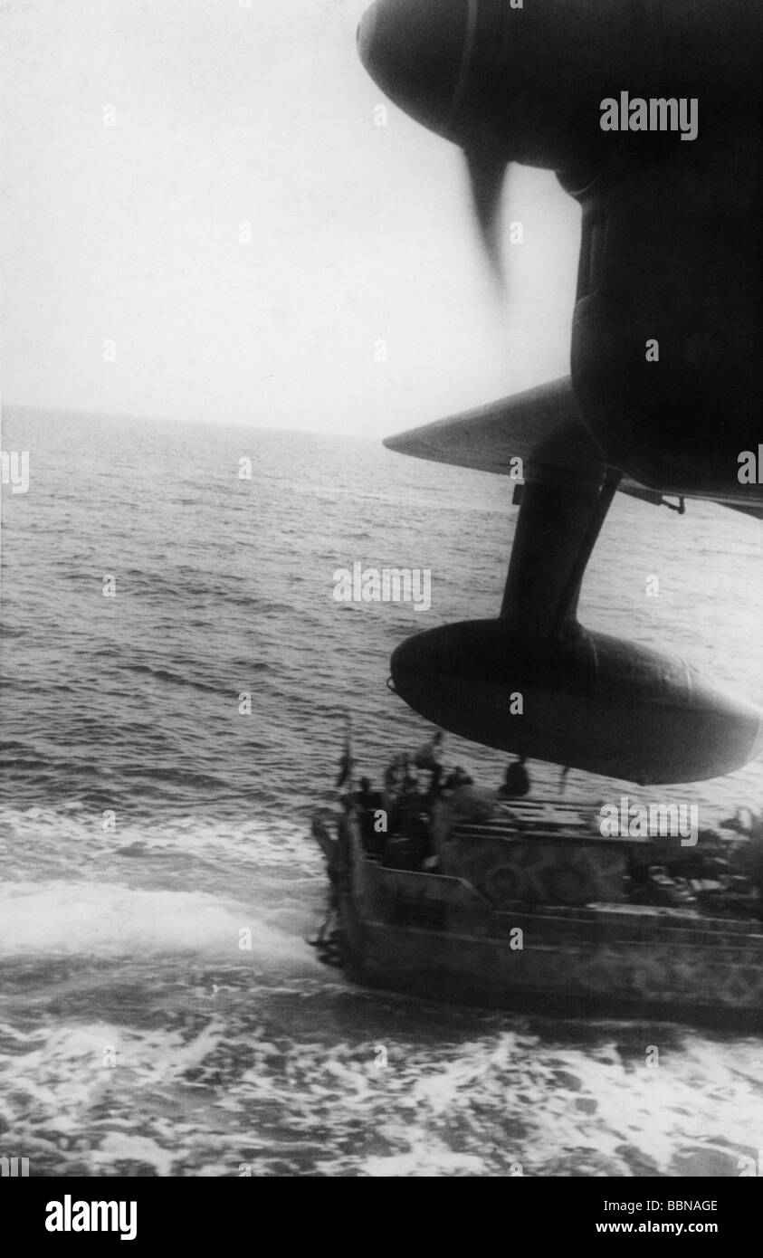 events, Second World War / WWII, Russia 1944 / 1945, Crimea, evacuation of Sevastopol, German flying boat Blohm & Voss BV 138 over a fast attack craft of the Kriegsmarine, early May 1944, Eastern Front, USSR, Wehrmacht, retreat, transport, naval, sea, navy, Soviet Union, 20th century, historic, historical, ship, ships, vessels, vessel, details, plane, planes, Wehrmacht, Luftwaffe, Third Reich, recce, long-range, boats, BV138, BV-138, maritime reconnaissance aircraft, engine, wing, 1940s, Stock Photo