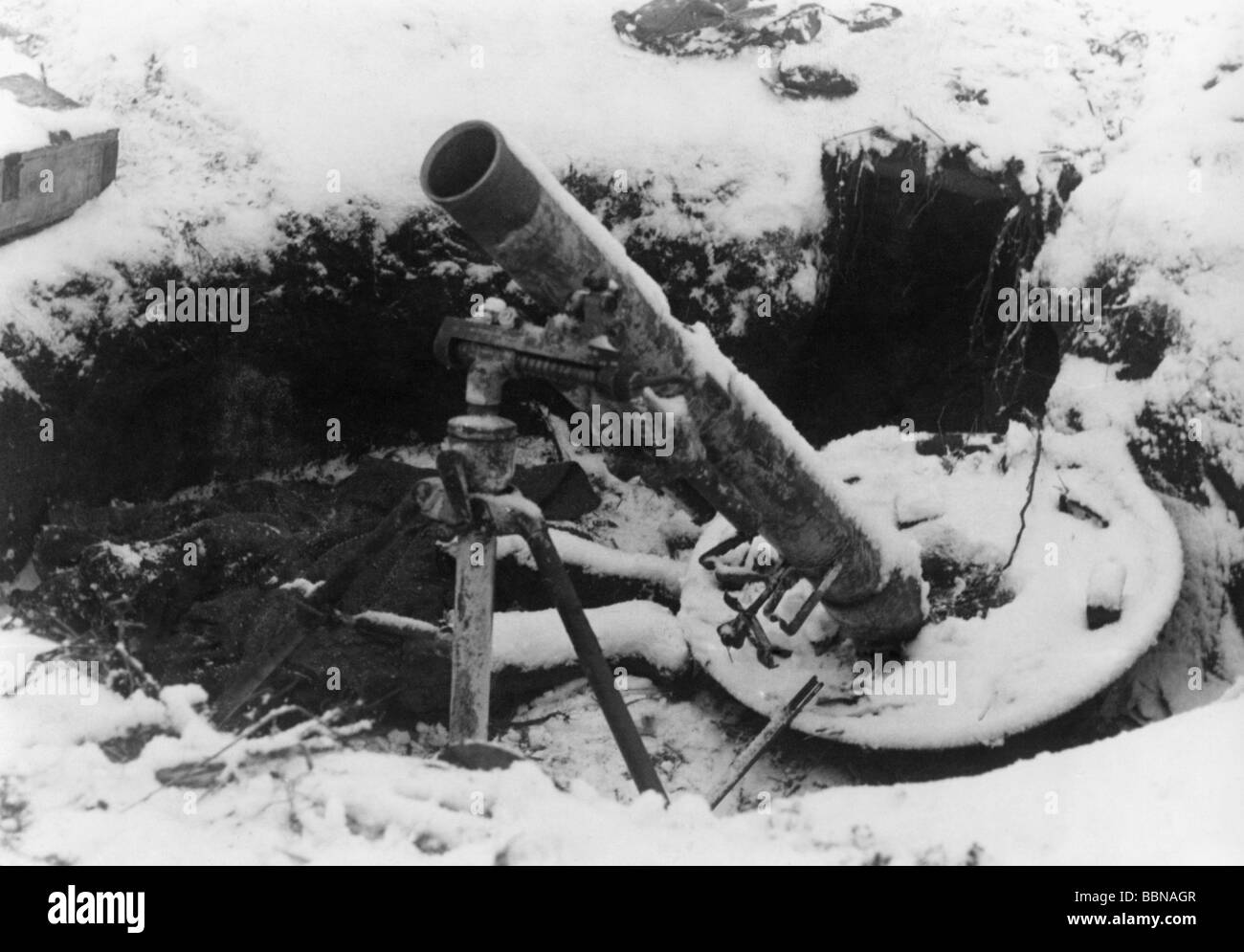 events, Second World War / WWII, Russia 1944 / 1945, Soviet mortar, captured by the Germans during a counterattack near Britskoye, 27.1.1944, Eastern Front, USSR, spoils, winter snow, 20th century, historic, historical, Army Group South, Soviet Union, losses, Red Army, mortars, weapons, arms, 1940s, Stock Photo