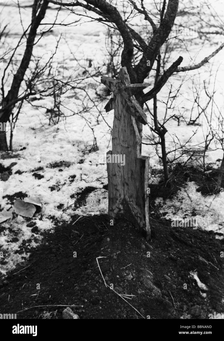 events, Second World War / WWII, Russia 1944 / 1945, Soviet soldier's grave at Britskoye, Ukraine, early 1944, Red Army, losses, death, graves, star, 20th century, historic, historical, USSR, Soviet Union, Eastern Front, snow, fallen, 1940s, Stock Photo