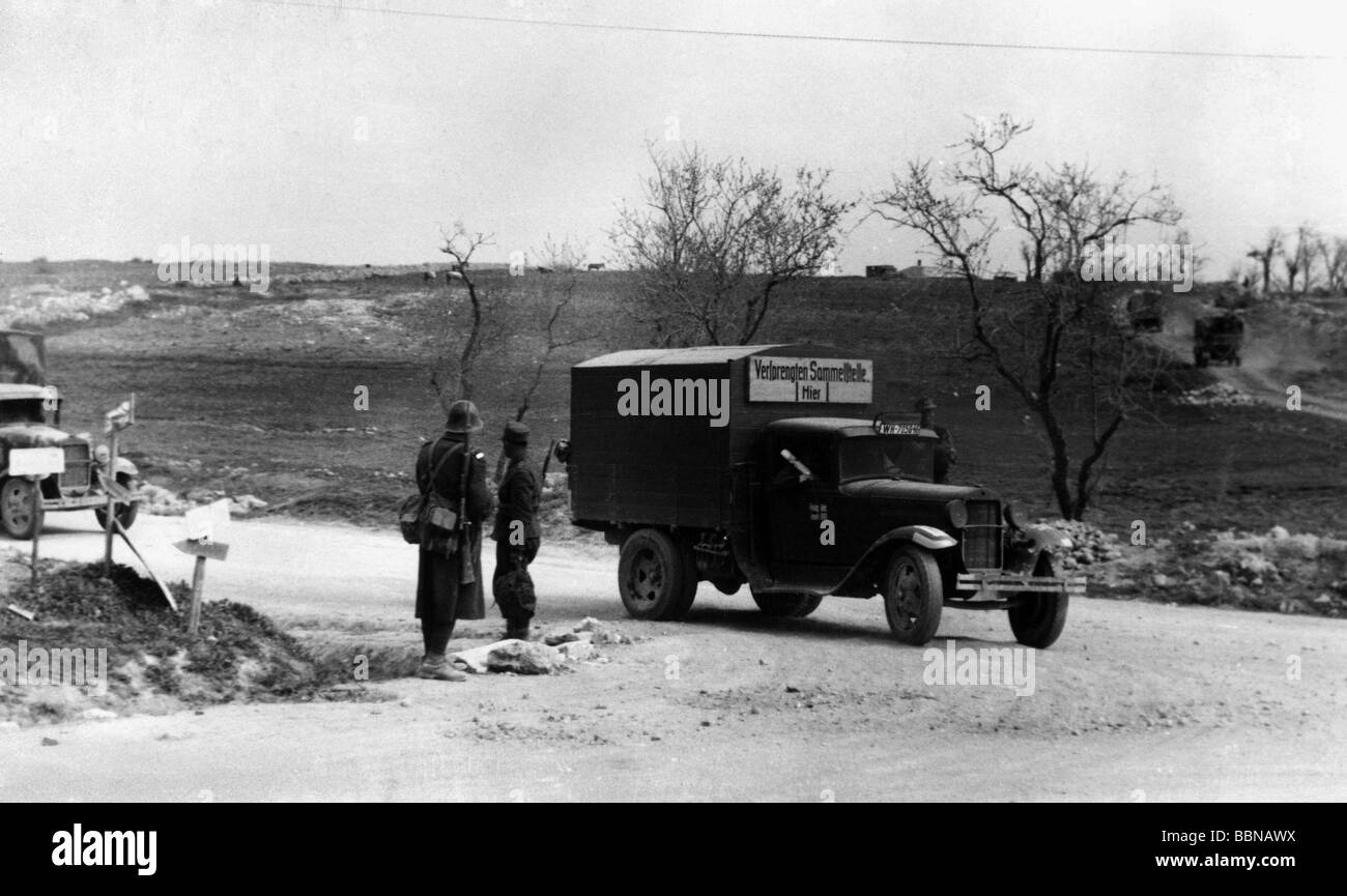 events, Second World War / WWII, Russia 1944 / 1945, Crimea, Sevastopol, Wehrmacht lorries bringing dispersed soldiers to collecting points, April 1944, vehicle, vehicles, 20th century, historic, historical, Eastern Front, USSR, Soviet Union, Ukraine, Romanian, Rumanian, German soldier, brothers in arms, allies, road, people, 1940s, Stock Photo