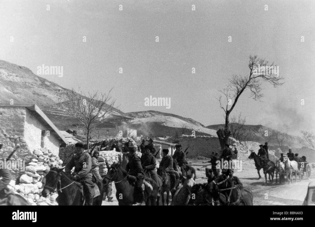 events, Second World War / WWII, Russia 1944 / 1945, Crimea, German soldiers and Cossacks near Sevastopol, April 1944, 20th century, historic, historical, Eastern Front, USSR, Soviet Union, Ukraine, Wehrmacht, Third Reich, military, foreigners in German service, civilians, women, cavalry, riders, people, 1940s, Stock Photo