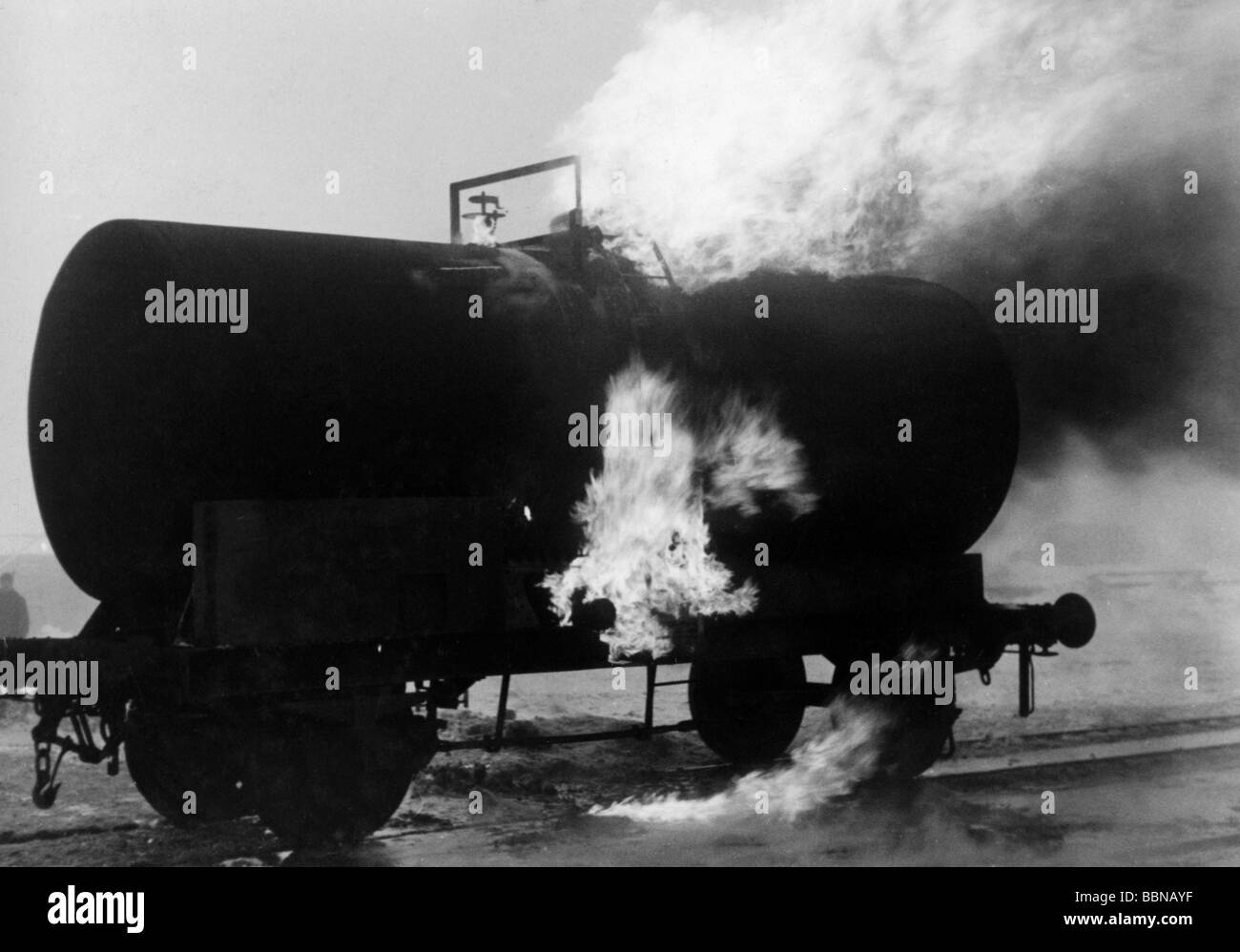 events, Second World War / WWII, Russia 1942 / 1943, burning petrol waggon at Stalino, January 1943, 20th century, historic, historical, fire, Soviet Union, USSR, tank wagon, waggons, wagons, railway, train, Third Reich, Donets Basin, people, 1940s, Stock Photo