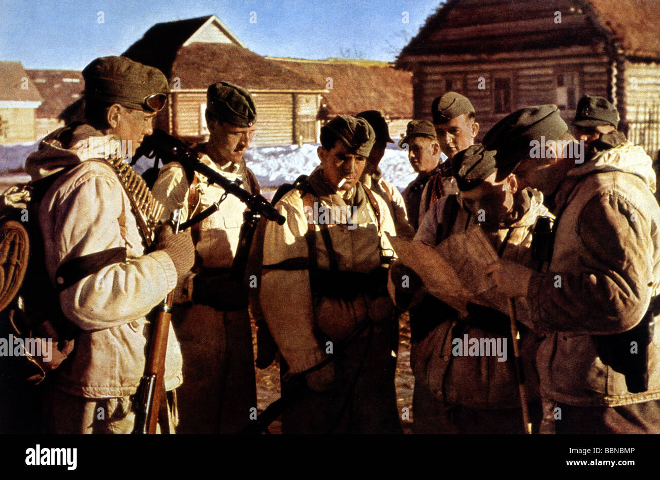events, Second World War / WWII, Russia 1942 / 1943, Wehrmacht raiding party in winter clothes during a briefing, circa 1942, Stock Photo
