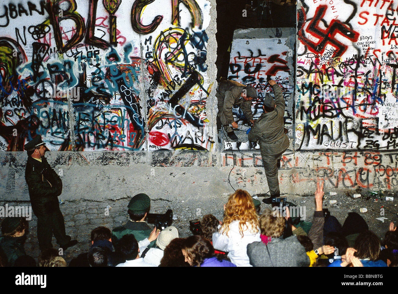 geography / travel, Germany, Fall of the Berlin Wall, opening, Berlin, 9.11.1989, historic, historical, 20th century, 1980s, 80s, down, November'89, November 89, East Germany, East-Germany, German border, destroying, destruction, people, Stock Photo