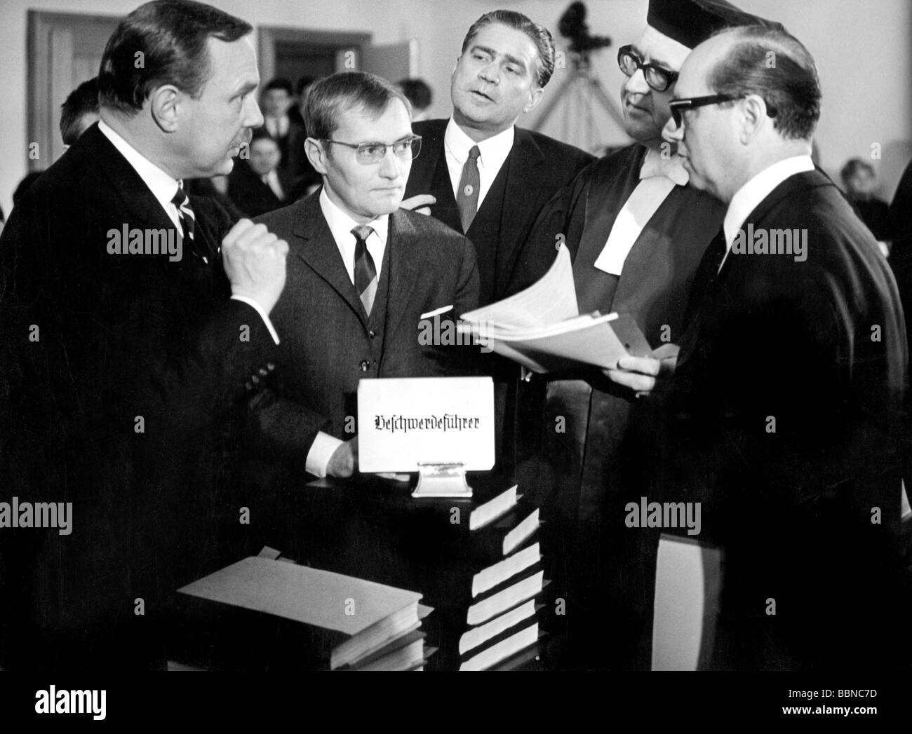 Augstein, Rudolf, 5.11.1923 - 7.11.2002, German journalist, publisher of 'Der Spiegel', trial before the German Federal Constitutional Court, Karlsruhe, 25.1.1966, with Hans Detlev Becker, attorneys Dr. Stackelberg, Professor Schneider and Professor Ulrich Klug, , Stock Photo