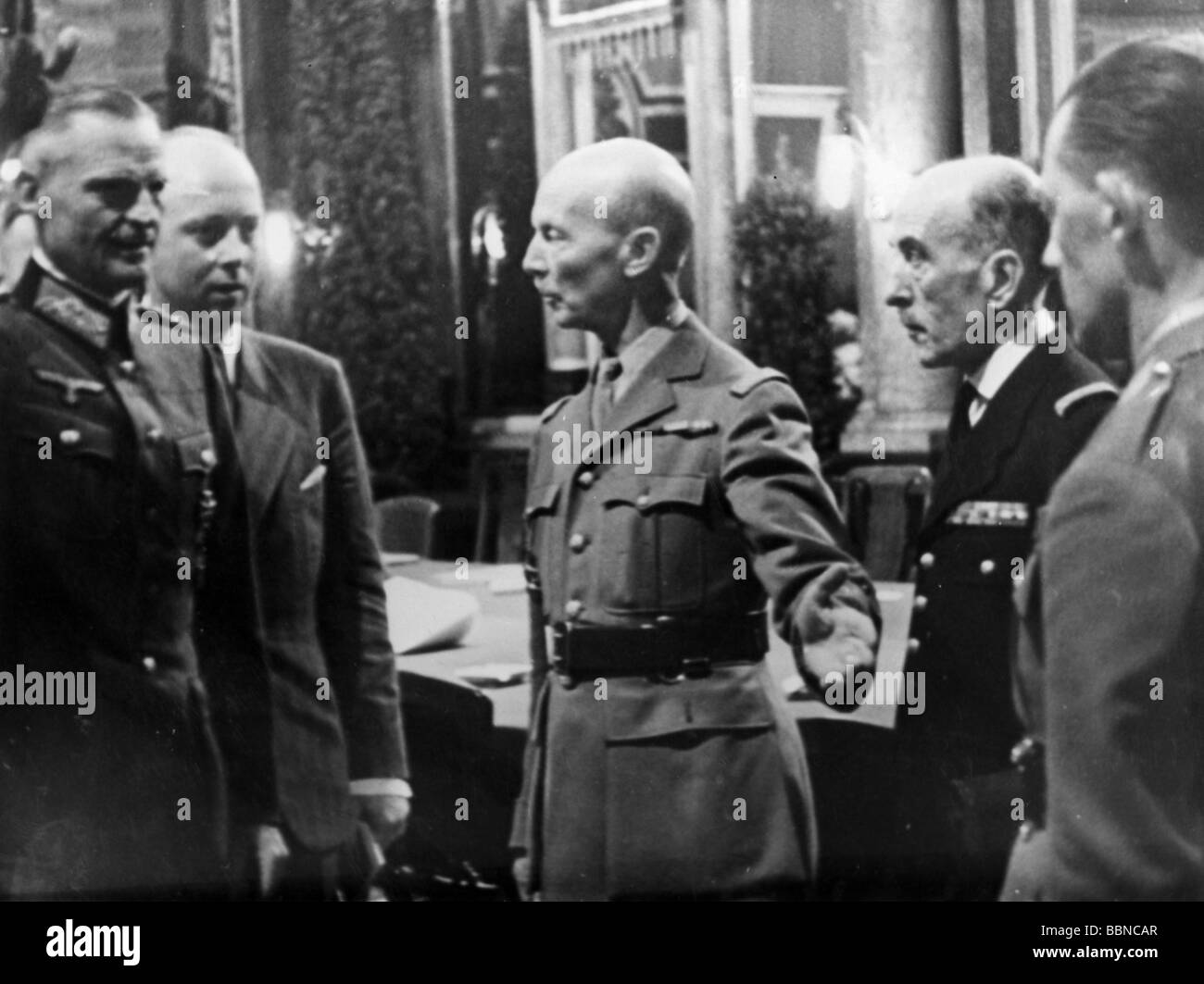events, Second World War / WWII, France, preliminary peace negotiations, Wiesbaden, the French General Charles Huntziger talking with the German General Carl-Heinrich von Stuelpnagel, defeat, Germany, Third Reich, historic, historical, 20th century, Battle of France, National Socialism, end of the 3rd French Republic, Stulpnagel, Stülpnagel, Carl, Karl Heinrich, people, 1940s, Stock Photo