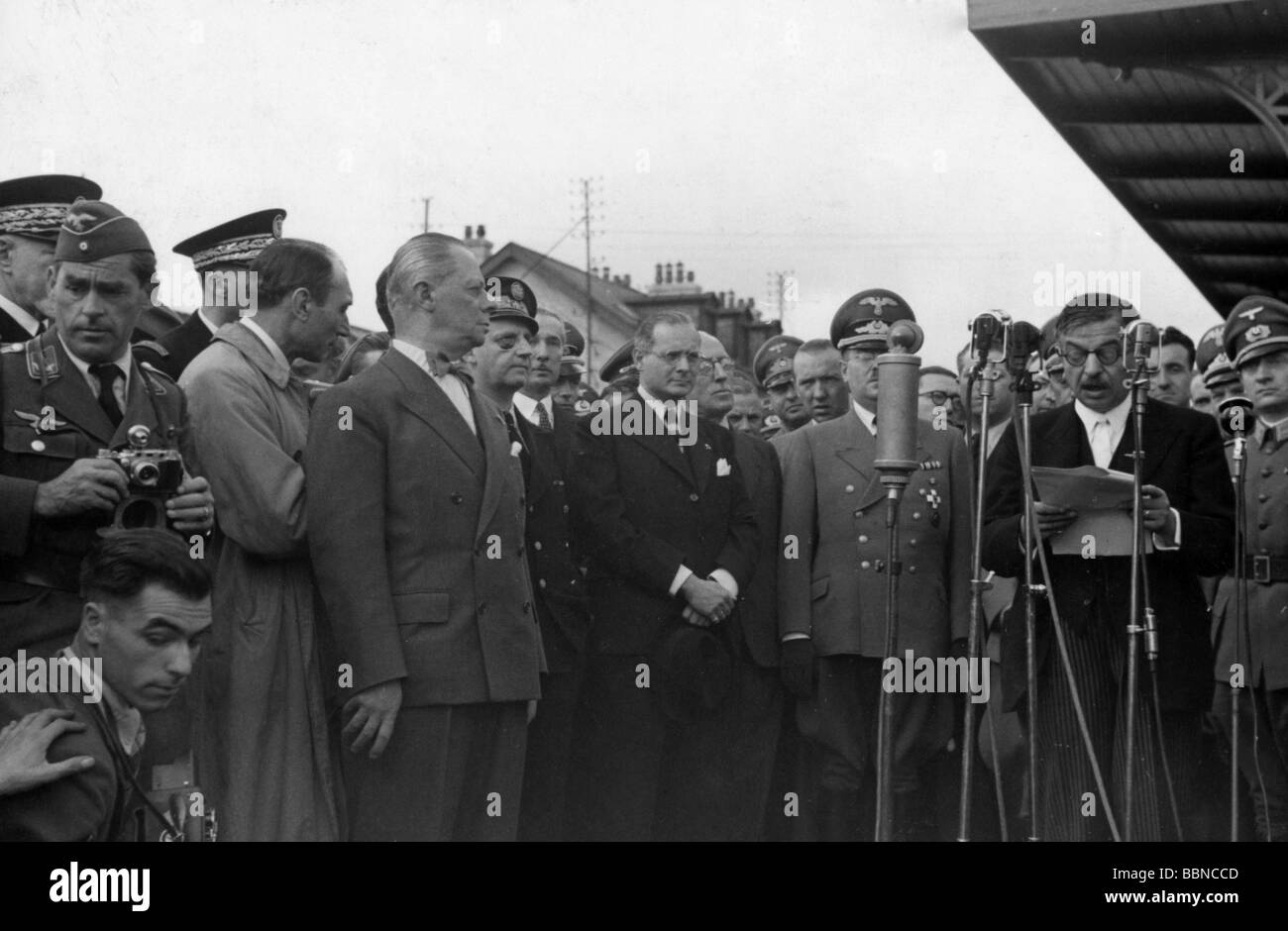 events, Second World War / WWII, France, politics, release of French prisoners of war, in exchange for voluntary French workers, arrival in Compiegne, 11.8.1942, speech of Prime Minister Pierre Laval, Stock Photo