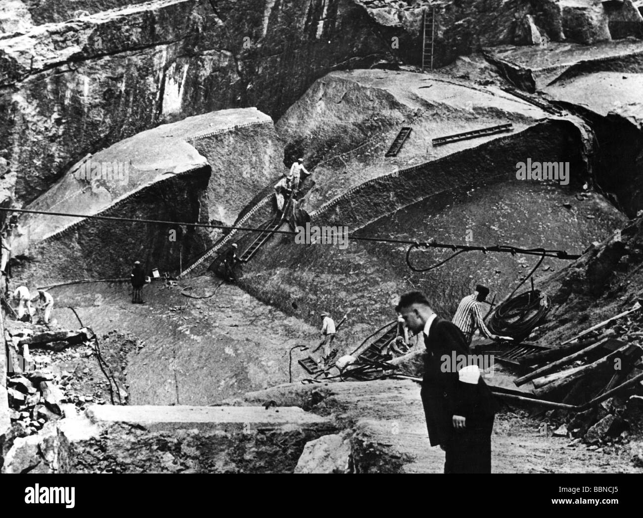 Nazism / National Socialism, crimes, concentration camps, Mauthausen, Austria, prisoners working in a stone pit, circa 1940, Stock Photo