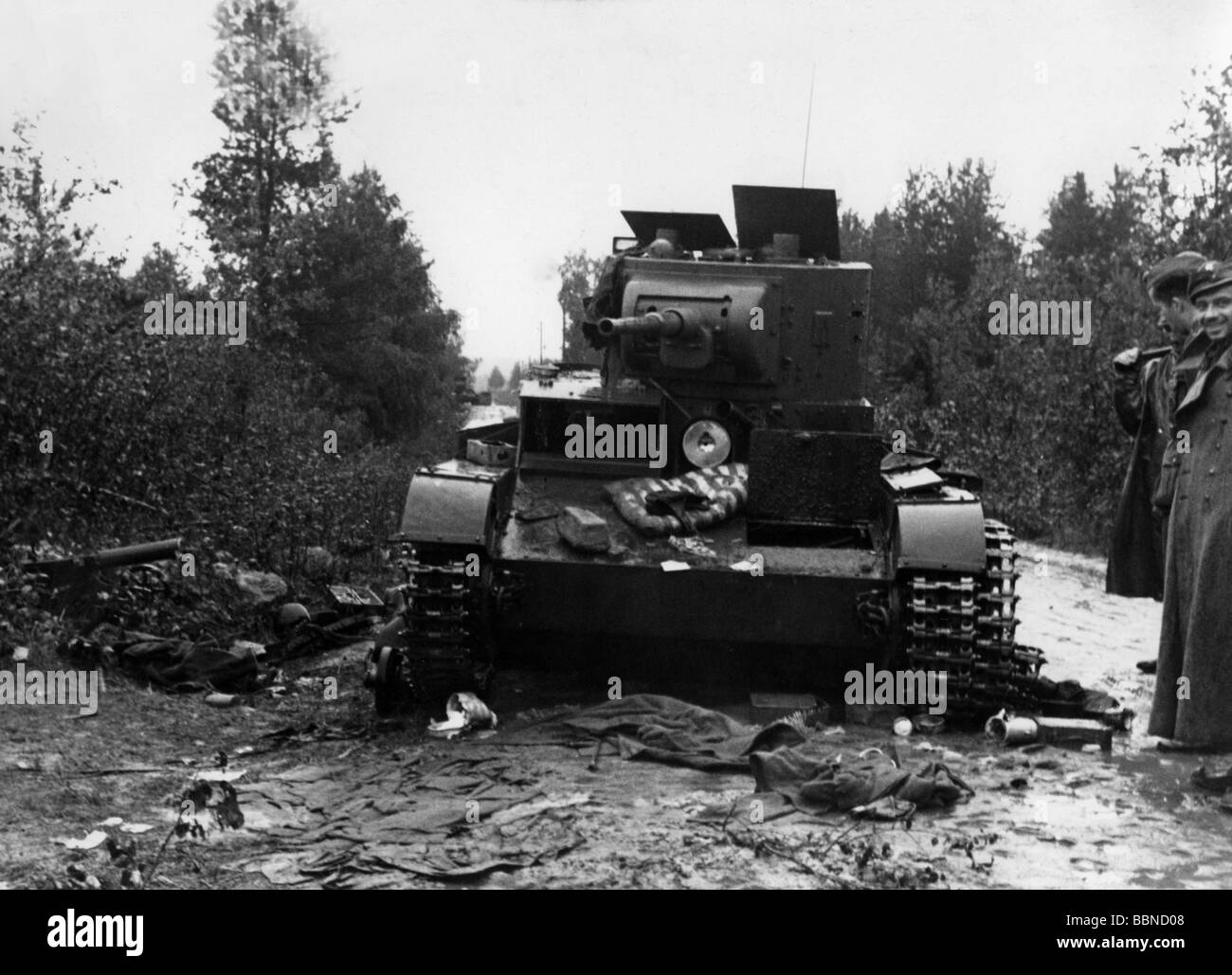events, Second World War / WWII, Finland, knocked out Soviet light tank T-26, probably 1941, tanks, 20th century, destroyed, soldiers, USSR, Soviet Union, Russia, destruction, wreck, scattered equipment, T 26, T26, historic, historical, people, 1940s, Stock Photo
