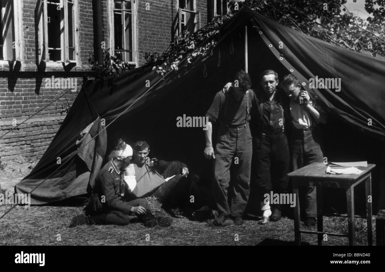 events, Second World War / WWII, medical service, hospital tent for slightly wounded soldiers, probably Eastern Front, circa 1942, Stock Photo