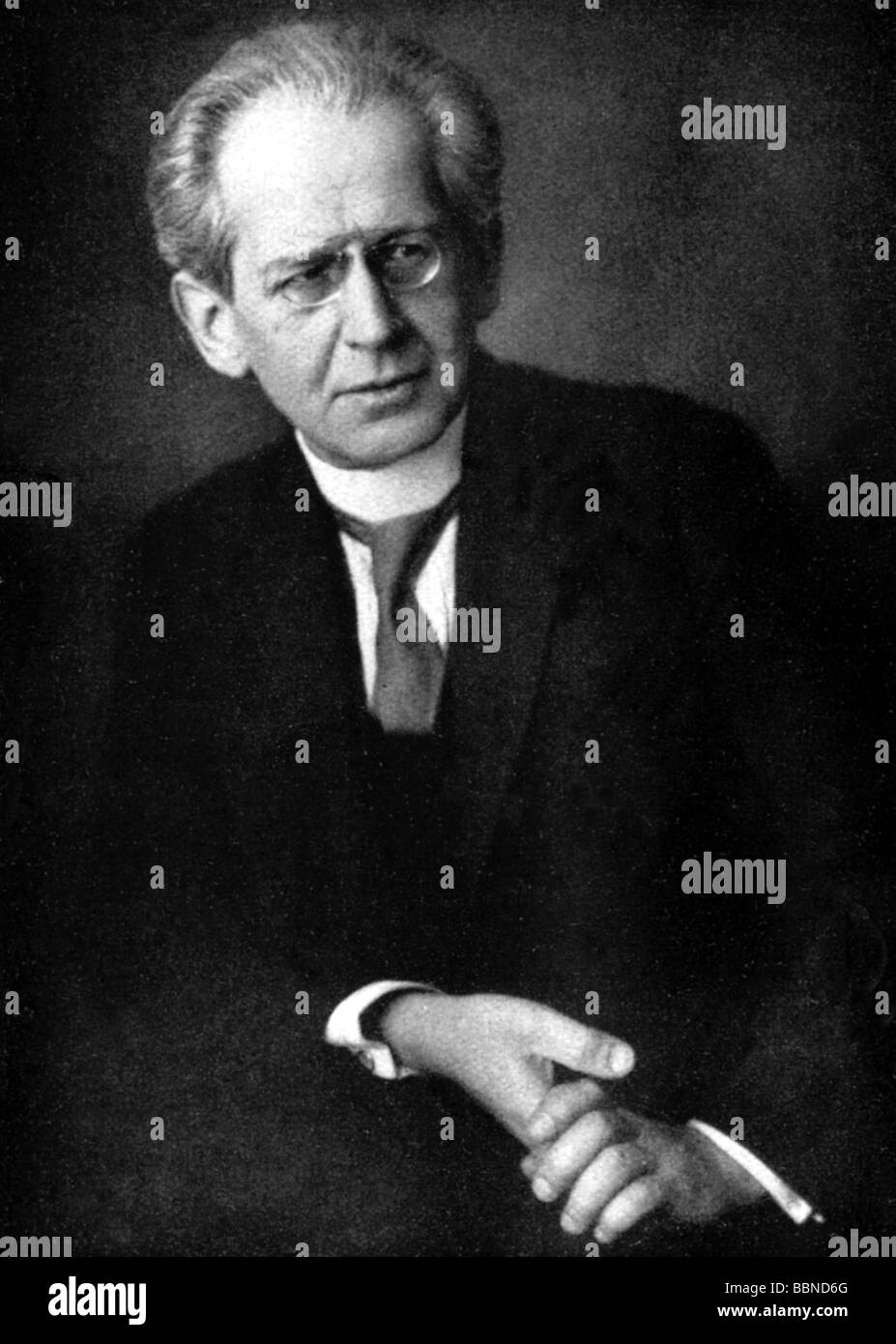 Holz, Arno, 26.4.1863 - 26.10.1929, German author / writer, half length, photography by Hildegard Frensdorf, 1920s, Stock Photo
