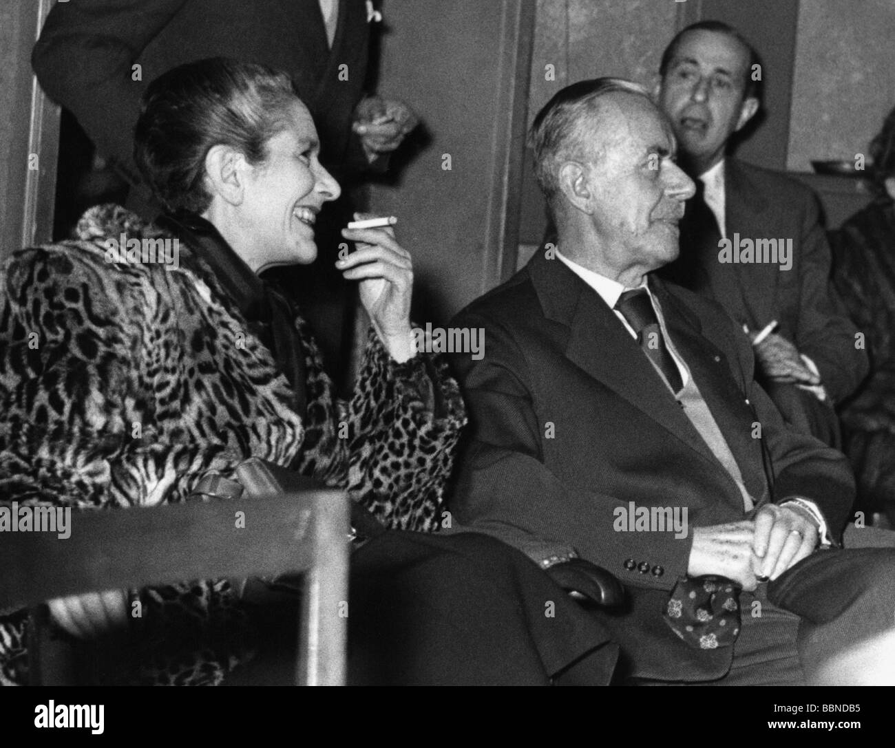 Mann, Thomas, 6.6.1875 - 12.8.1955, German author / writer, Nobel Prize for literature 1929, half length, with his daughter Erika, during film showing of 'Königliche Hoheit', circa 1953, Stock Photo