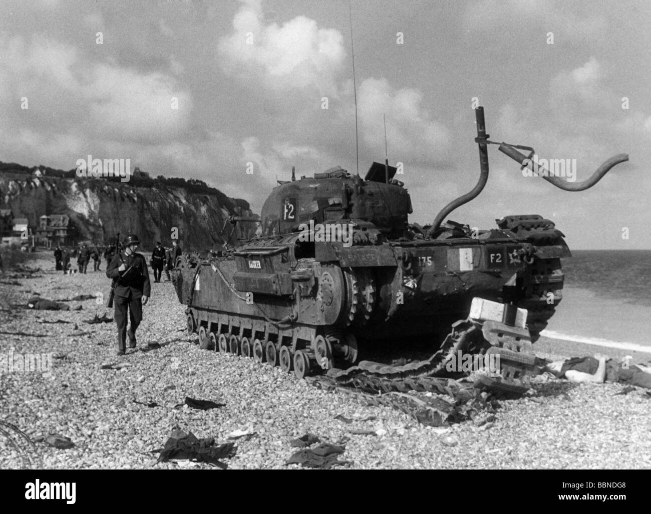 events, Second World War / WWII, France, Dieppe, 19.8.1942, destroyed 'Churchill' tank of the 14th Canadian Army Tank Regiment (Calgary Tanks) on the beach, Stock Photo