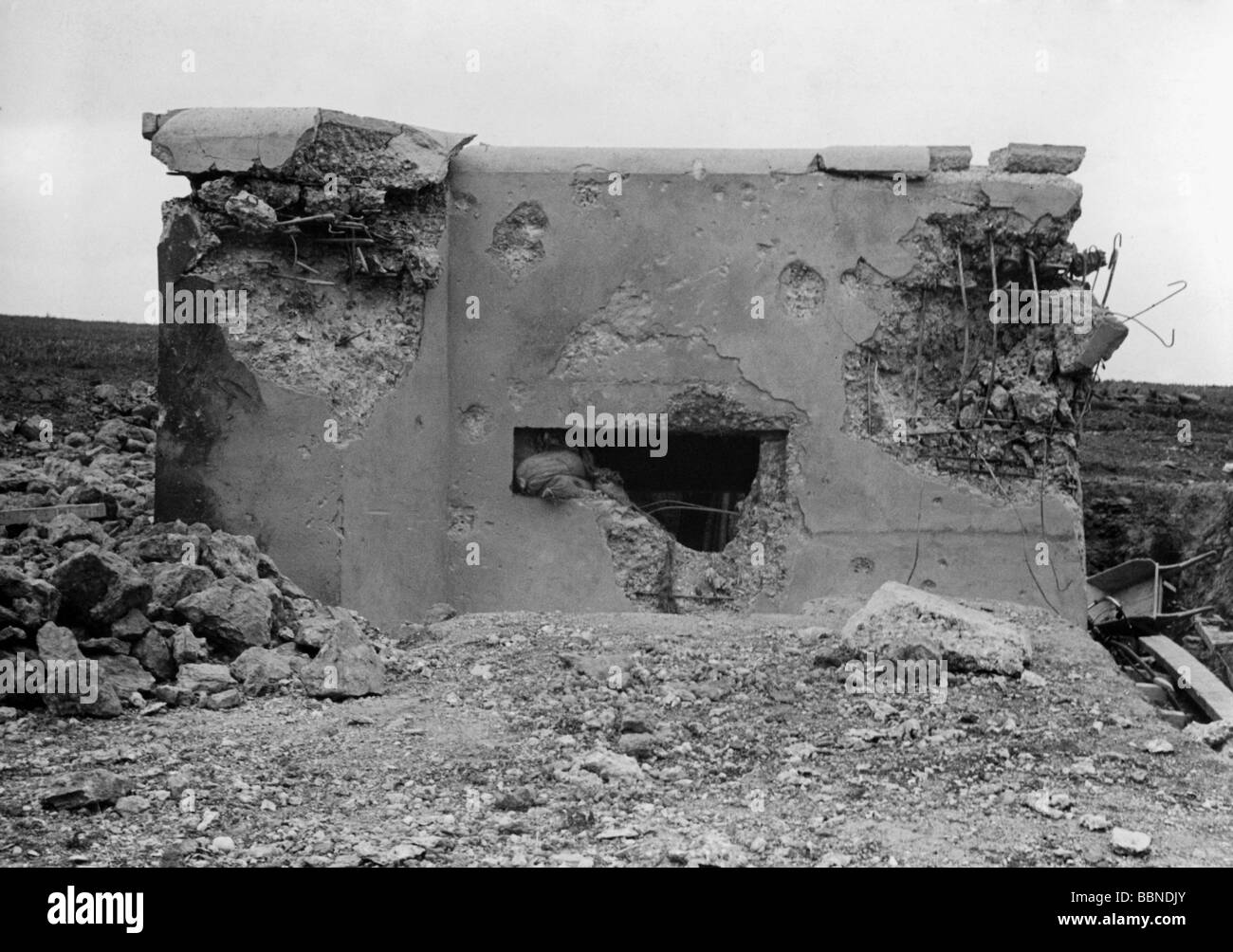 events, Second World War / WWII, France, Dieppe, 19.8.1942, destroyed bunker, Stock Photo