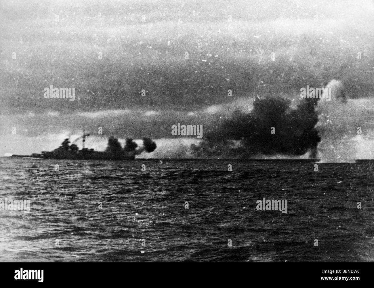 events, Second World War / WWII, naval warfare, Battle of the Denmark Strait, salvo from the British battlecruiser 'HMS Hood' misses the German battleship 'Bismarck', 24.5.1941, Stock Photo