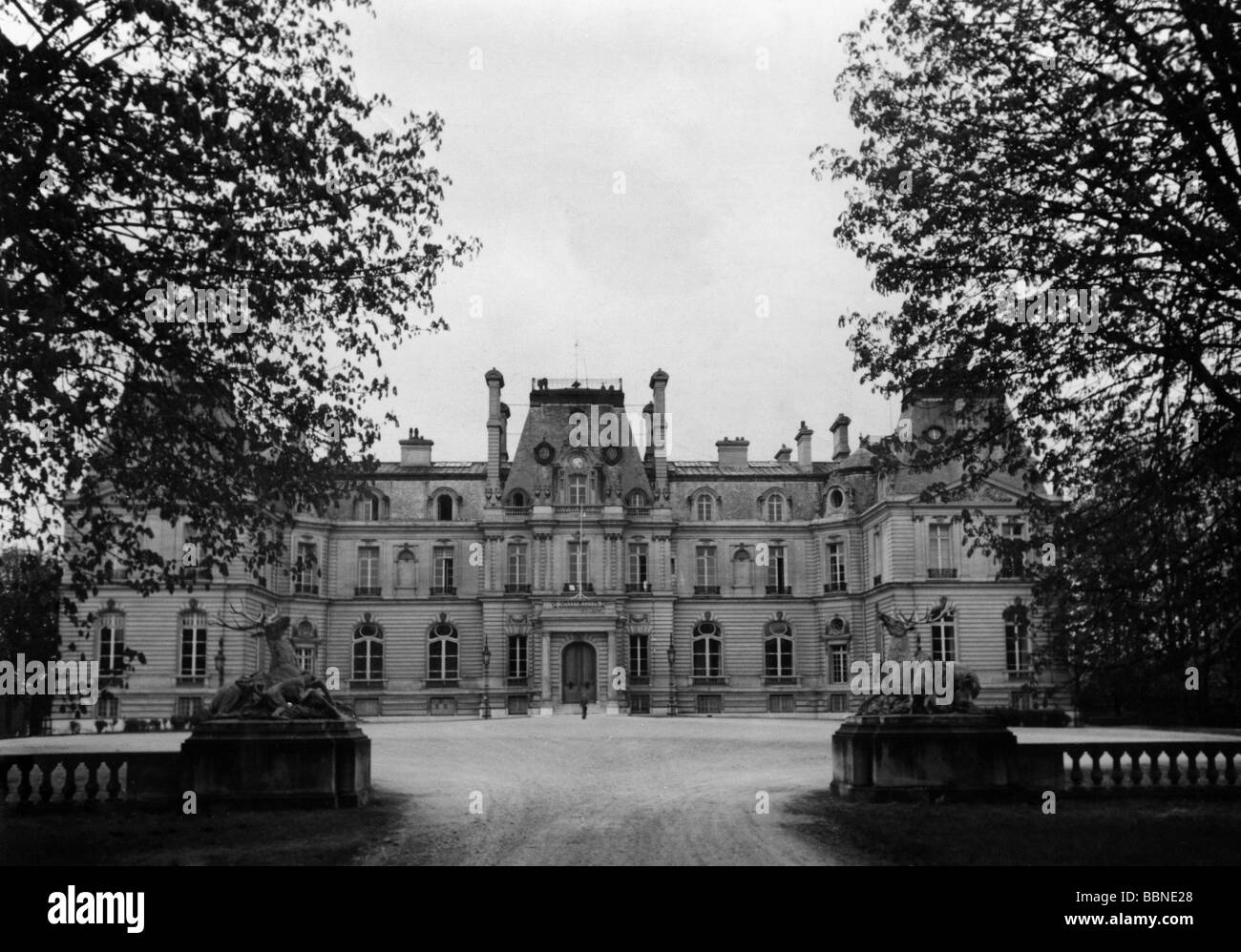 events, Second World War / WWII, France, German occupation, Chateau de Montvillargenne at Chantilly near Paris, 1942, Stock Photo