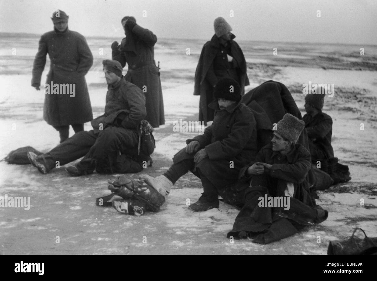 events, Second World War / WWII, Russia 1942 / 1943, Kerch, wounded Rumanian soldiers waiting for their evacuation, 6.2.1943, Crimea, Romanian, Ukraine, Rumanians, Romanians, 20th century, historic, historical, winter clothing, clothes, uniform, uniforms, fur cap, caps, medical service, USSR, Soviet Union, Eastern Front, people, 1940s, Stock Photo