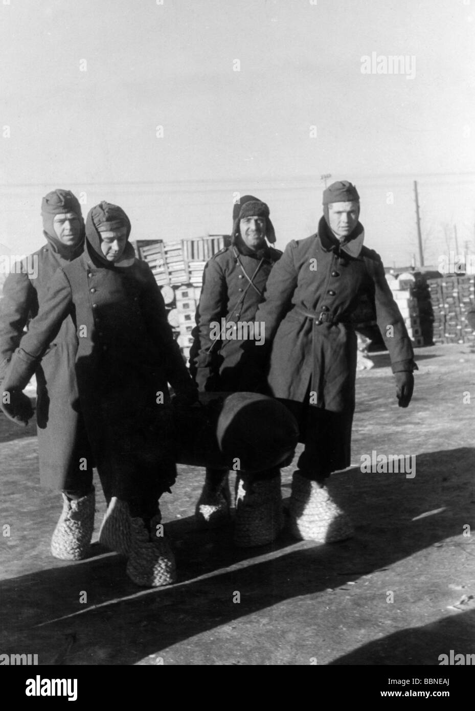 events, Second World War / WWII, aerial warfare, bombs / bombings, German soldiers with an aerial delivery unit, Stalino, Russia, February 1943, Stock Photo
