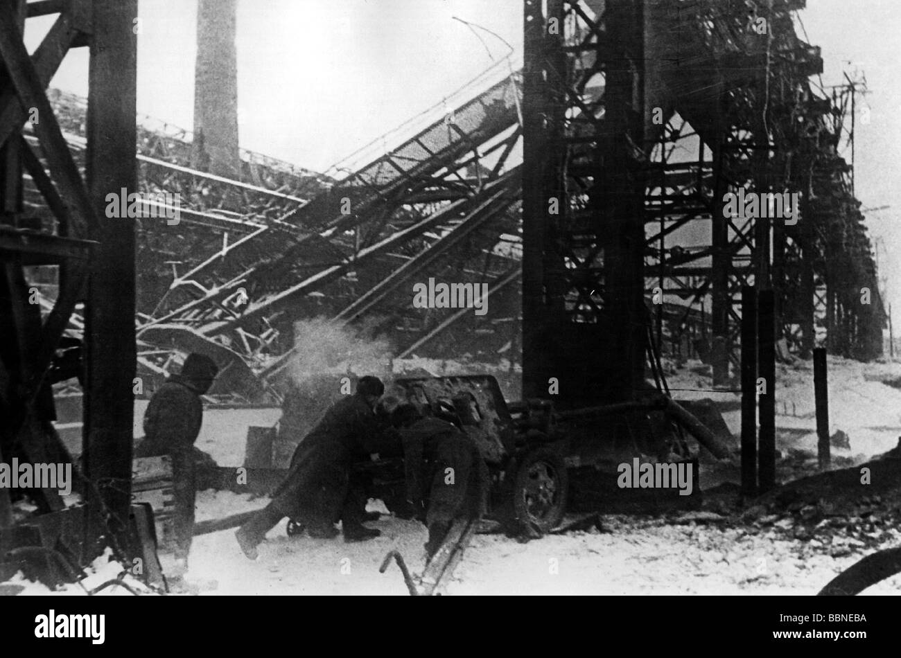 events, Second World War / WWII, Stalingrad 1942 / 1943, Soviet artillery during the fightings at the tractor factory 'Red October', Stock Photo