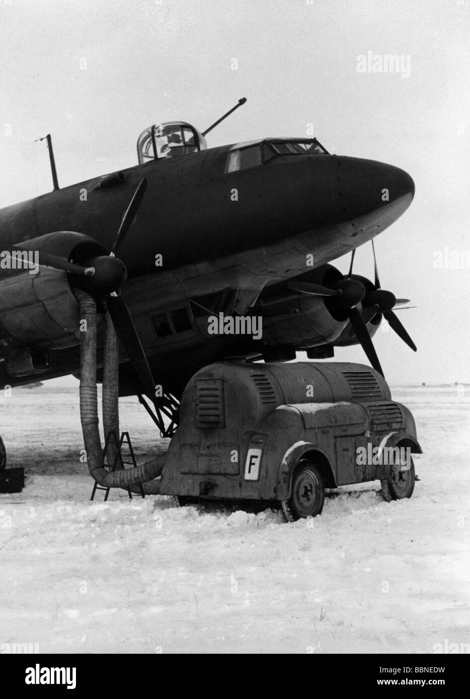 events, Second World War / WWII, aerial warfare, aircraft, German transport and reconnaissance aircraft Focke-Wulf Fw 200 'Condor', Stalino, Ukraine, 11.2.1943, engines are being heated up, Stock Photo