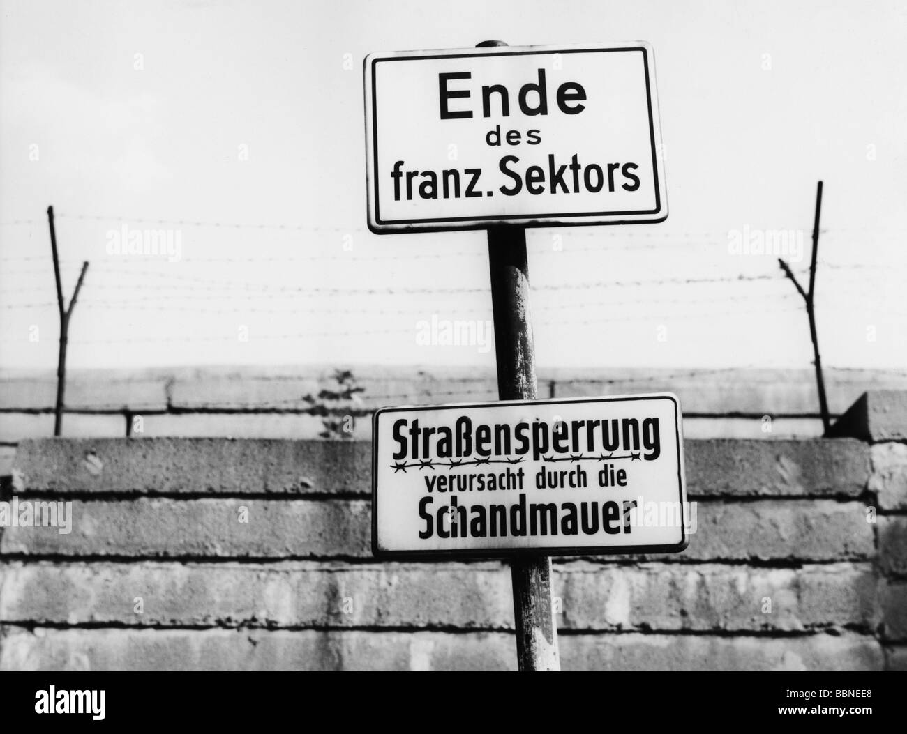 geography / travel, Germany, Berlin, wall, Bernauer Strasse, sign 'Ende des französischen Sektors' (End of French Sector'), 1970, , Stock Photo