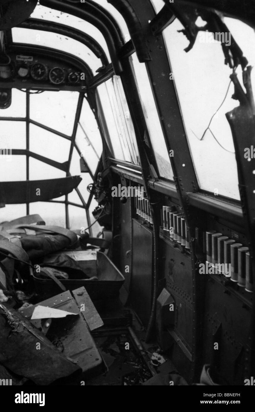events, Second World War / WWII, aerial warfare, aircraft, details / interiors, damaged cockpit of a German close reconnaissance aircraft Focke-Wulf 189 'Uhu', Soviet Union, 16.7.1941, Stock Photo