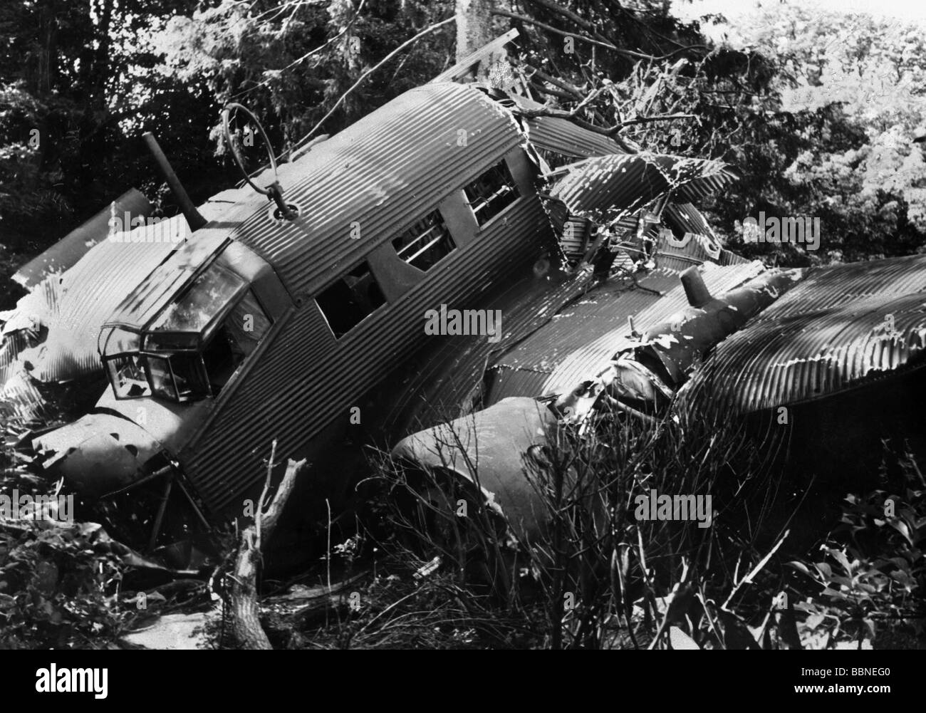 WW2 photo crashed german plane (JU-52?) WW2 photo crashed german plane (JU-52?)