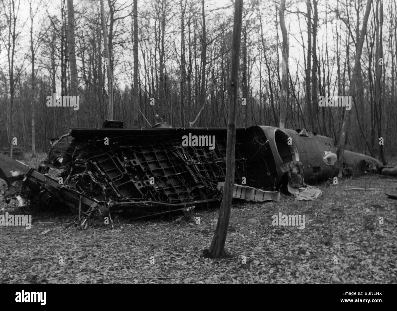 events, Second World War / WWII, aerial warfare, aircraft, crashed / damaged, wreckage of a heavy British bomber Handley Page 'Halifax', shot down by a German night fighter near Compiegne, France, on 9.4.1943, Stock Photo