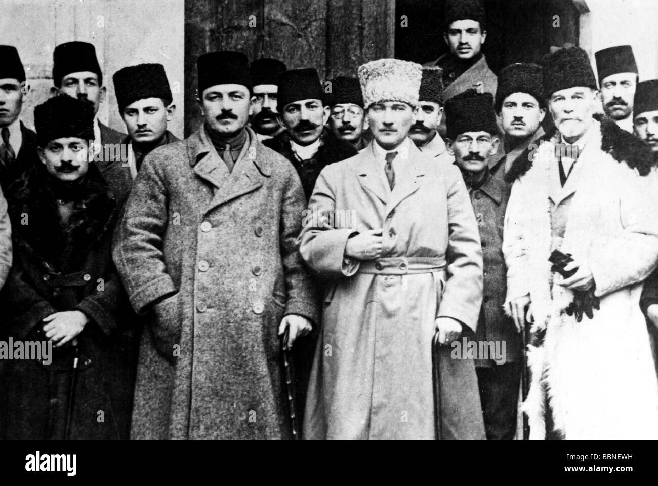 Kemal Atatuerk, Mustafa, 12.3.1881 - 10.11.1938, Turkish politician, President of the Republic of Turkey 1923 - 1938, with delegates at the Sivas Congress 1919, half length, Stock Photo