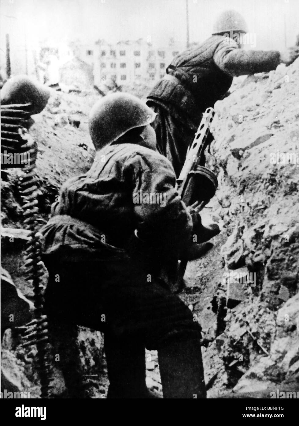 events, Second World War / WWII, Russia, Stalingrad 1942 / 1943, Soviet soldiers, in a dugout before an attack, weapons, arms, submachine gun, guns, PPSh 41, ammo belt, Russians, bandoleer, Soviets, USSR, trench, battle, fight, fighting, Soviet Union, Red Army, infantry, infantrymen, 20th century, historic, historical, Great Patriotic War, 1940s, people, Stock Photo
