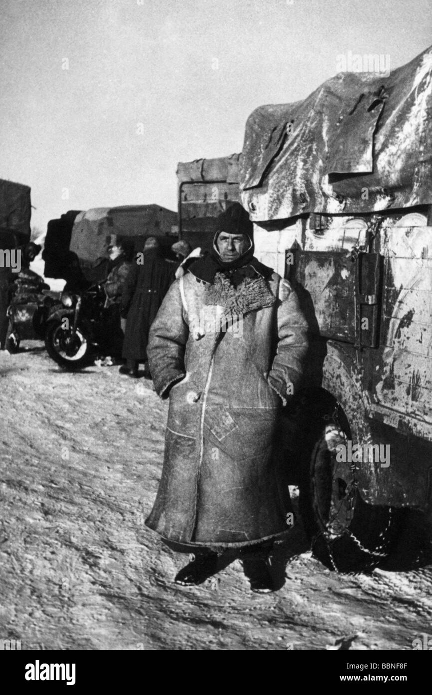 events, Second World War / WWII, Russia 1942 / 1943, German retreat to the Donets Basin, early February 1943, soldier of a supply battalion at Kalinovka, 20th century, historic, historical, vehicle, vehicles, lorry, lorries, Wehrmacht, Third Reich, Eastern Front, Soviet Union, USSR, winter clothes, coat, clothing, snow, Donec, supplies, baggage, Obergefreiter Keyser, motorbike with sidecar, people, 1940s, Stock Photo