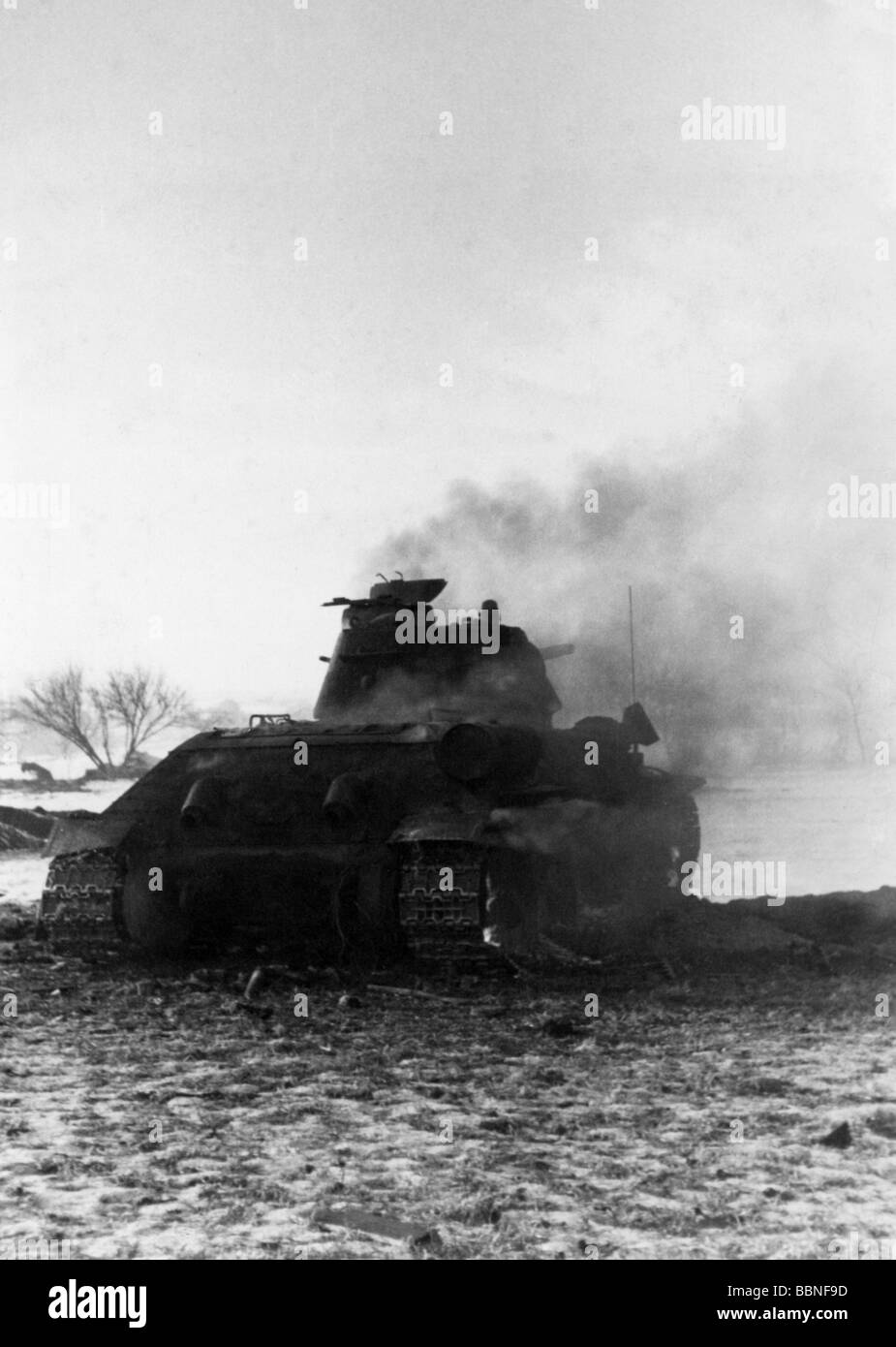 events, Second World War / WWII, Russia 1944 / 1945, knocked out Soviet T-34/76 tank near Britskoye, 24.1.1944, Eastern Front, USSR, winter, snow, 20th century, historic, historical, Ukraine, Army Group South, Soviet Union, losses, T34, T 34, destroyed, destruction, burning, 1940s, Stock Photo