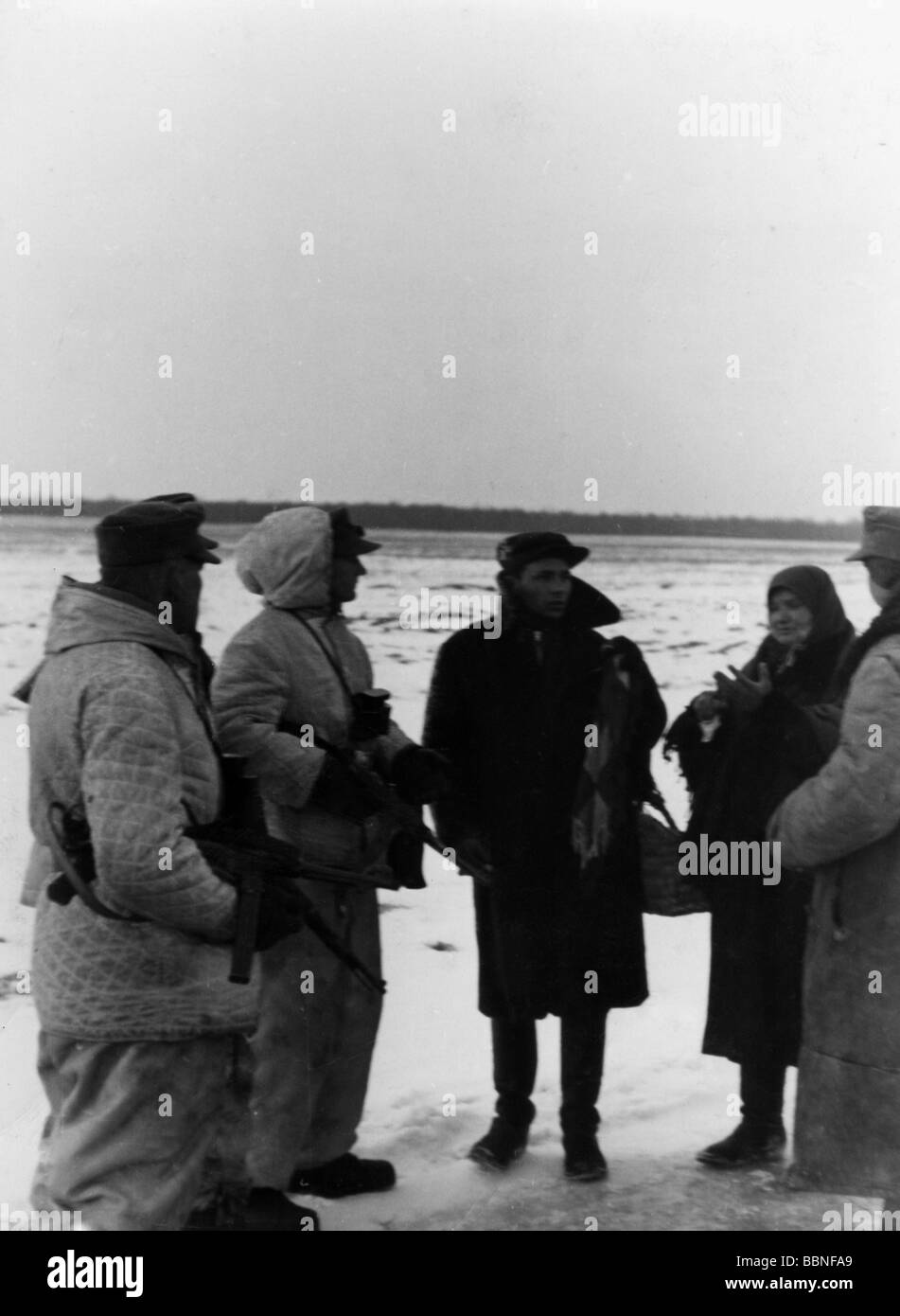 events, Second World War / WWII, Russia 1944 / 1945, German counterattack near Petchara at the Bug river, Wehrmacht soldiers questioning civilians, mid January 1944, Eastern Front, winter, Wehrmacht, snow suit, suits, USSR, road, winter clothes, clothing, dress, army, 20th century, historic, historical, submachine gun, guns, MP 40, people, 1940s, Stock Photo