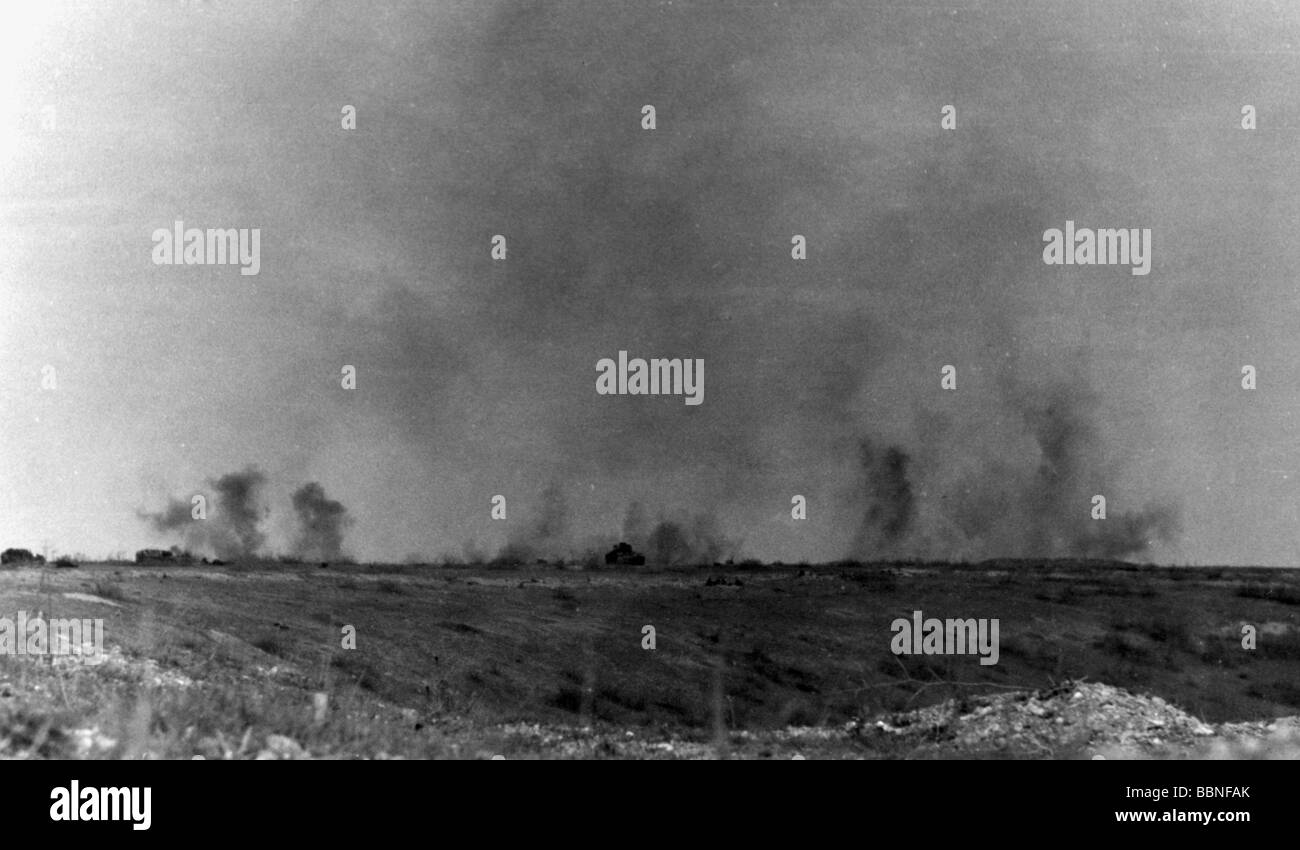 events, Second World War / WWII, Russia 1944 / 1945, Crimea, Sevastopol, destroyed Soviet tanks at the main front, late April 1944, Eastern Front, attack, fight, battle, Soviet Union, USSR, 20th century, historic, historical, fighting, clouds of smoke, knocked out, 1940s, Stock Photo